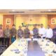 Menteri Koperasi, Budi Arie dan jajaran Dewan Komisioner OJK menggelar pertemuan di kantor Kementerian Koperasi di Jakarta, Senin, 13 Januari 2025. (ist)